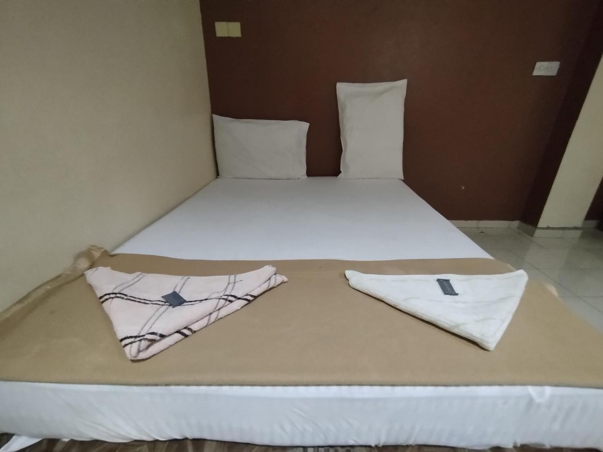 Sentosa Villa Hotel Кланг Екстериор снимка